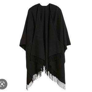 Banana Republic size L-XL Washable Wool-Blend Poncho with Pockets